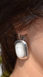 Brincos de Metal e Resina - Image 2