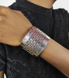 Pulseira rendilhada em metal