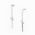 Brincos de metal compridos