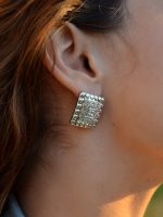 Brincos em Metal Prateado com Strass - Image 2