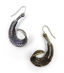 Brincos folhas com strass