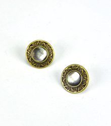 Brincos vintage com madrepérola