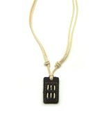 Colar de Couro e fio de nylon