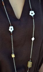 Colar de Metal com Madeira e Concha