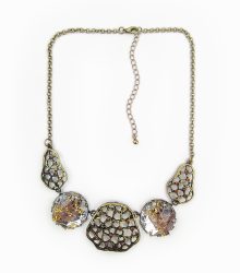 Colar de metal rendilhado com strass