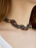 Colar em Couro, Madeira e Missangas