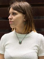 Colar em metal com pedra acrílica e fio em nobuck - Image 2