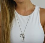 Colar em metal girafa