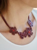 Colar flor com brilhante