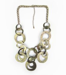 Colar statement em metal dourado