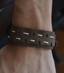 Pulseira Adonis em pele castanha