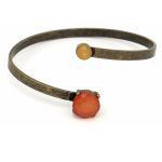 Pulseira pedras coloridas e aro metálico
