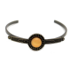 Pulseira vintage em metal trabalhado em dourado velho e com pedra redonda em acrílico colorido.  