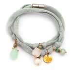 Pulseira de berloques com pedras de rio cultivadas