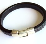 Pulseira retro em couro com relevo