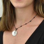 Colar Gabriela com pendente madrepérola
