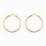 Argolas fashion em aço. Argolas em aço douradas, ideais para um look descontraído. 