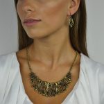 Colar vintage dourado