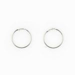 Argolas prateadas em em aço fashion.  Argolas em aço prateadas, ideais para um look descontraído.