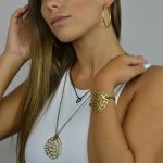 Colar rendilhado de corações