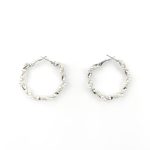 Argolas em aço com pérolas