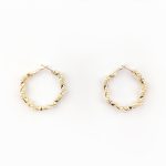 Argolas em aço com pérolas