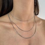 Colar em aço com três fios