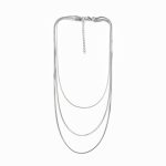 Colar em aço com três fios