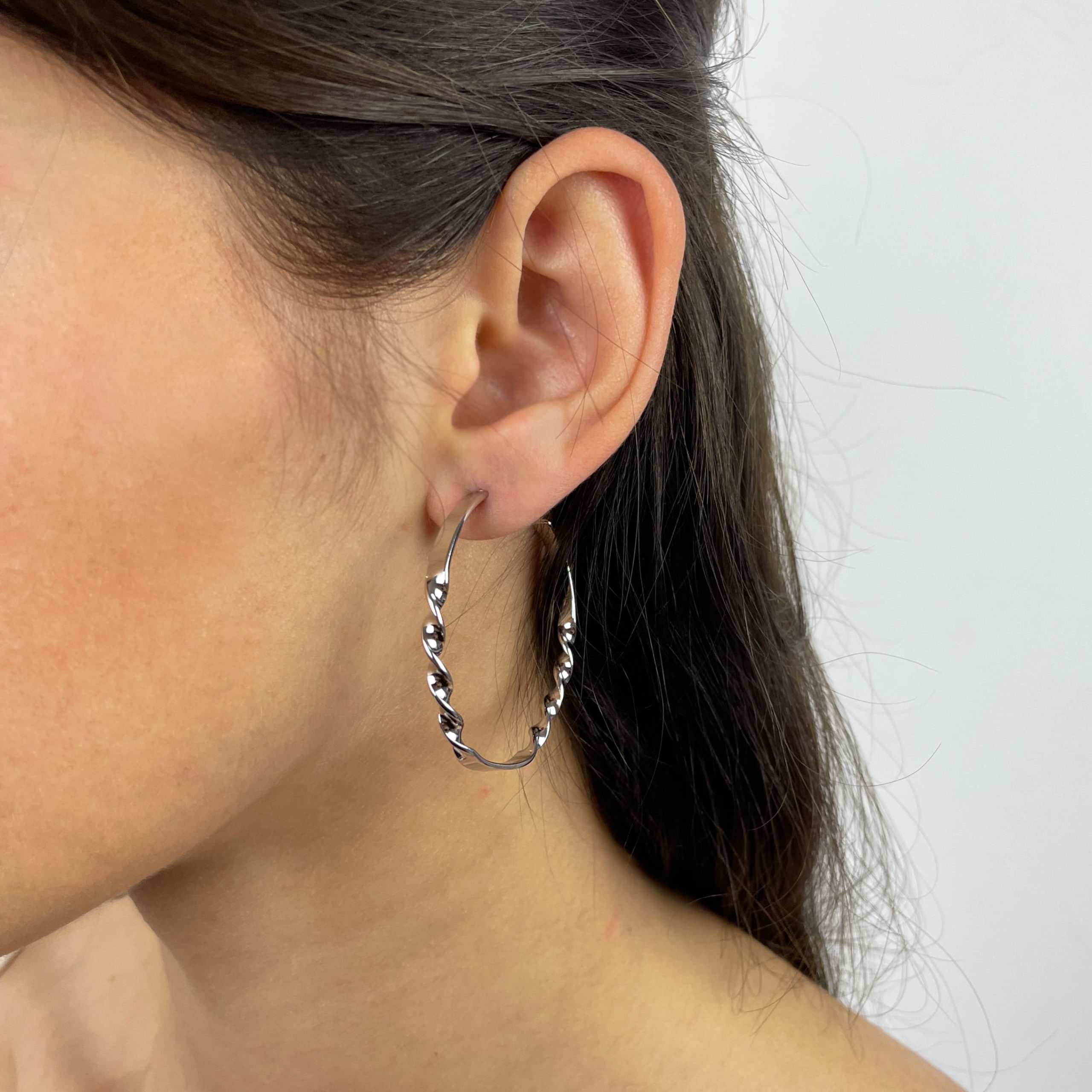 Argolas de metal torcidas (2) Argolas de metal torcidas