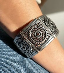Pulseira Statement rosetas