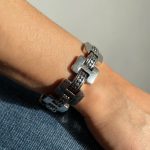 Pulseira étnica em metal