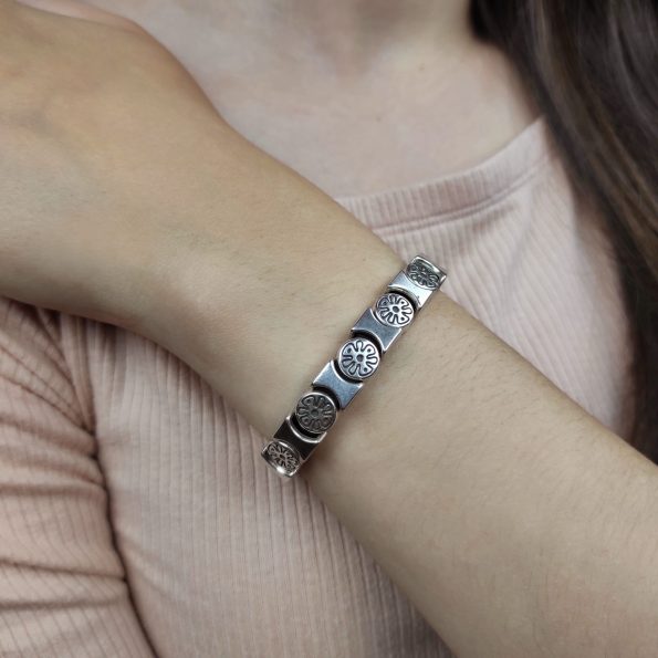 Pulseira banho de prata flores