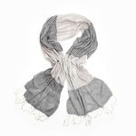 Echarpe em tons rosados