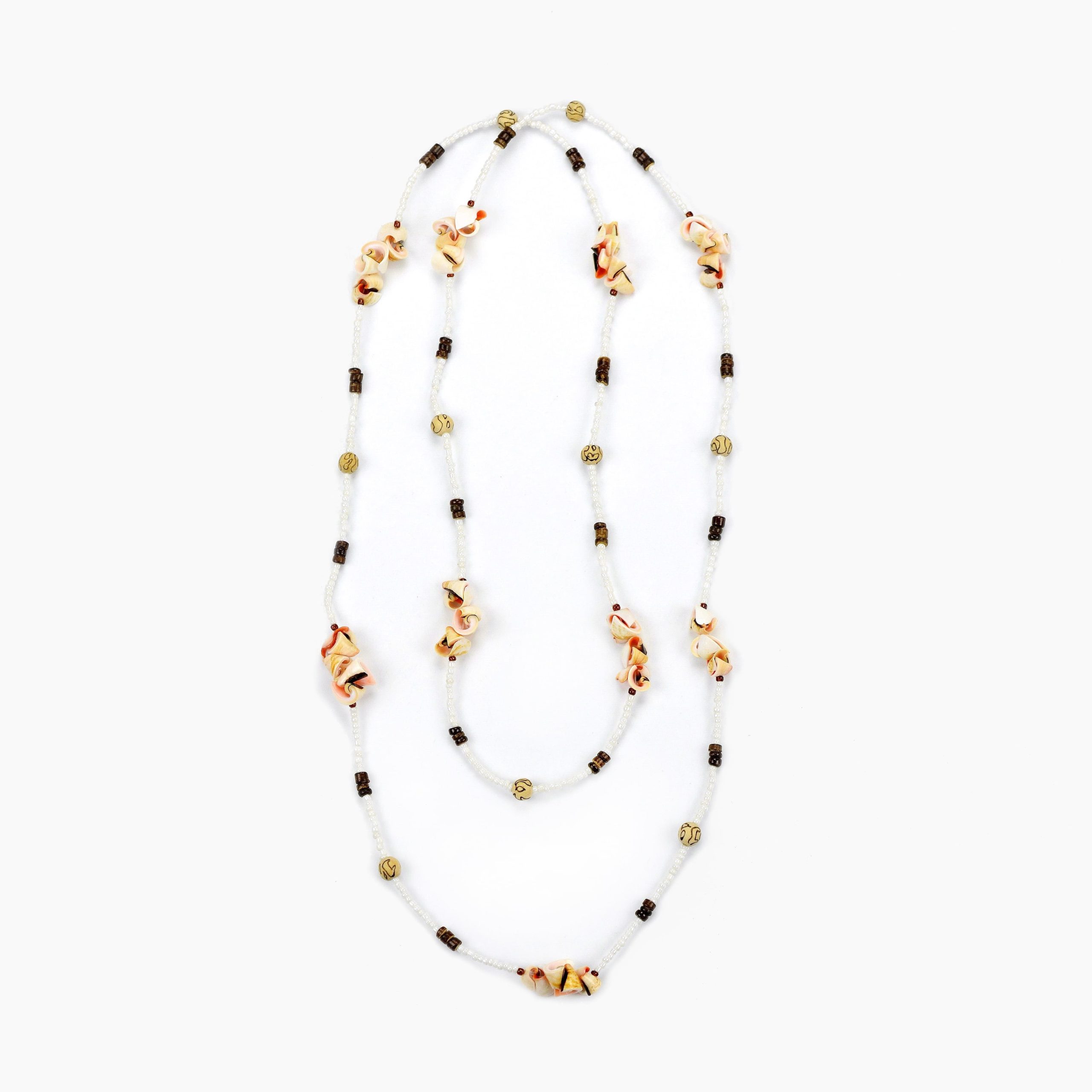 Colar em cocha e missanga Colar em cocha e missanga