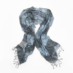 Echarpe cinza padrão paisley