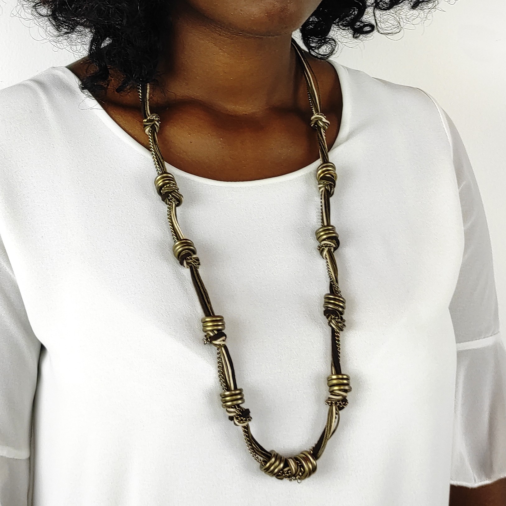 Colar de Elos Metálicos