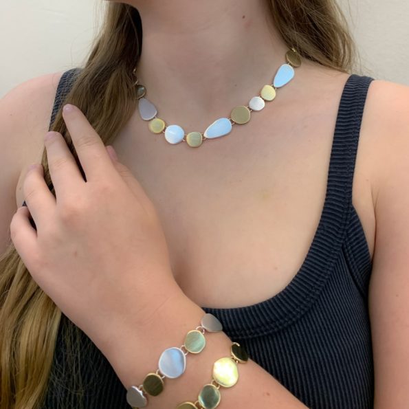 Pulseira elegância dourada