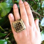 Anel padrão geométrico