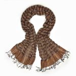 Echarpe tons terrosos com franjas