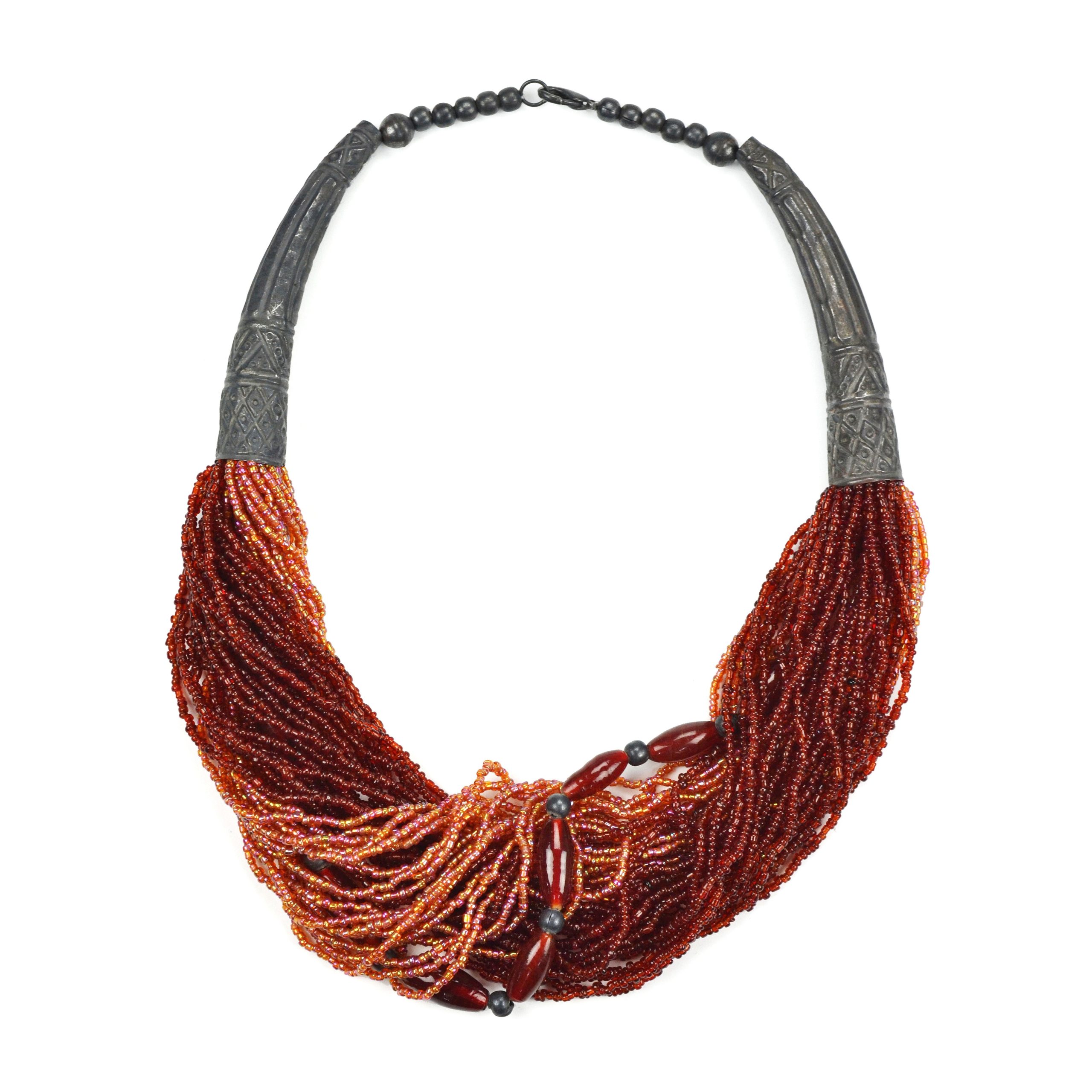 Colar artesanal de missangas múltiplas Colar artesanal de missangas múltiplas