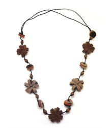 Colar Flores de Feltro em Tons Terra