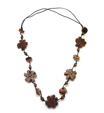Colar Flores de Feltro em Tons Terra