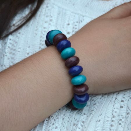 Pulseira em Madeira Colorida – Energia e Estilo Natural
