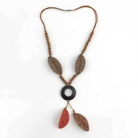 Colar Boho Folhas de Madeira