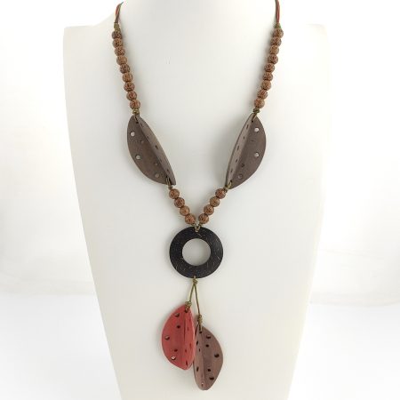 Colar Boho Folhas de Madeira