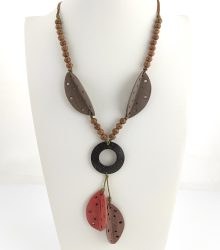 Colar Boho Folhas de Madeira