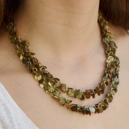 Colar Duplo com Lantejoulas em dourado