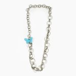 Colar de Argolas Prateadas com Borboleta